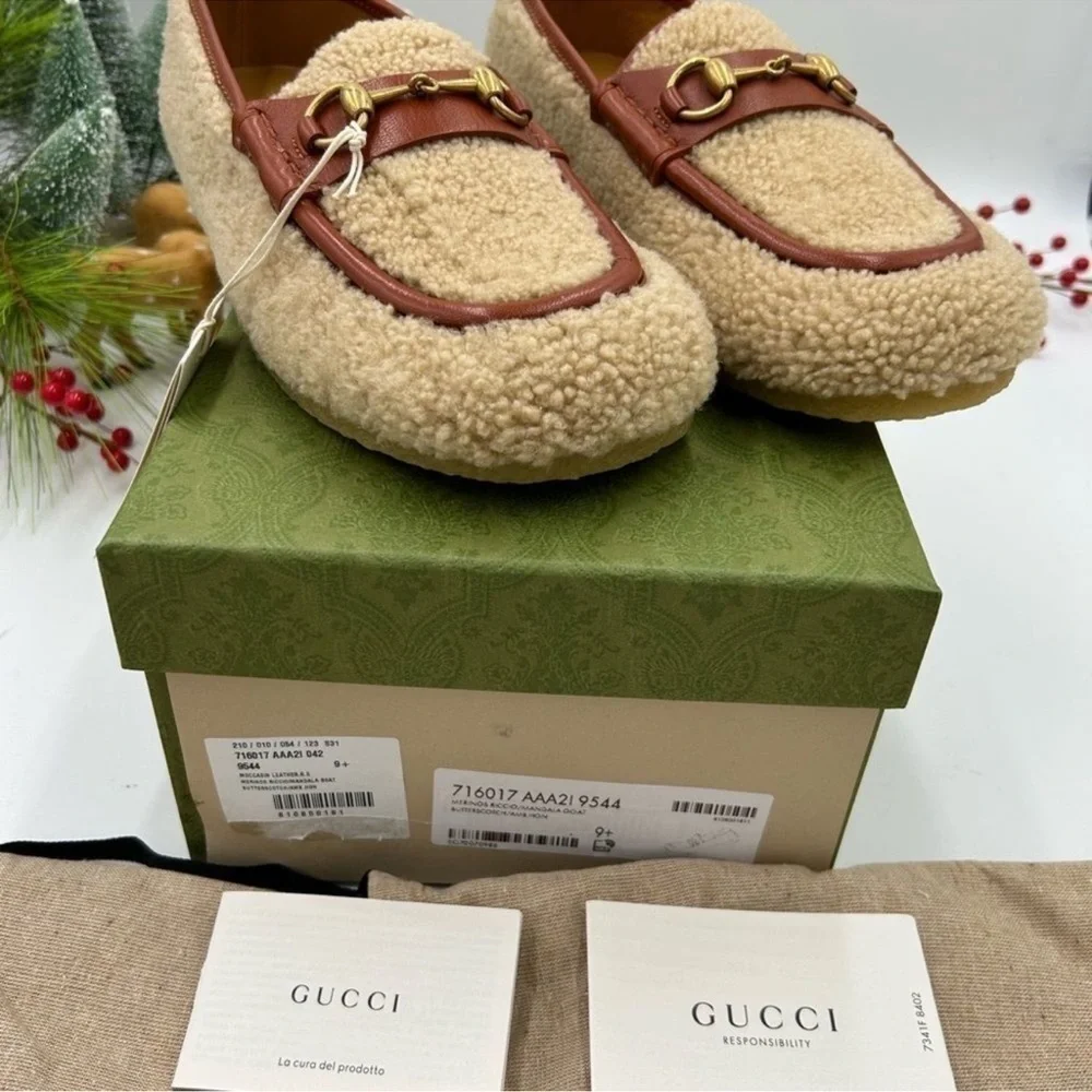 Men’s Gucci horsebit ivory wool loafers. Size 9.5 made in Italy.